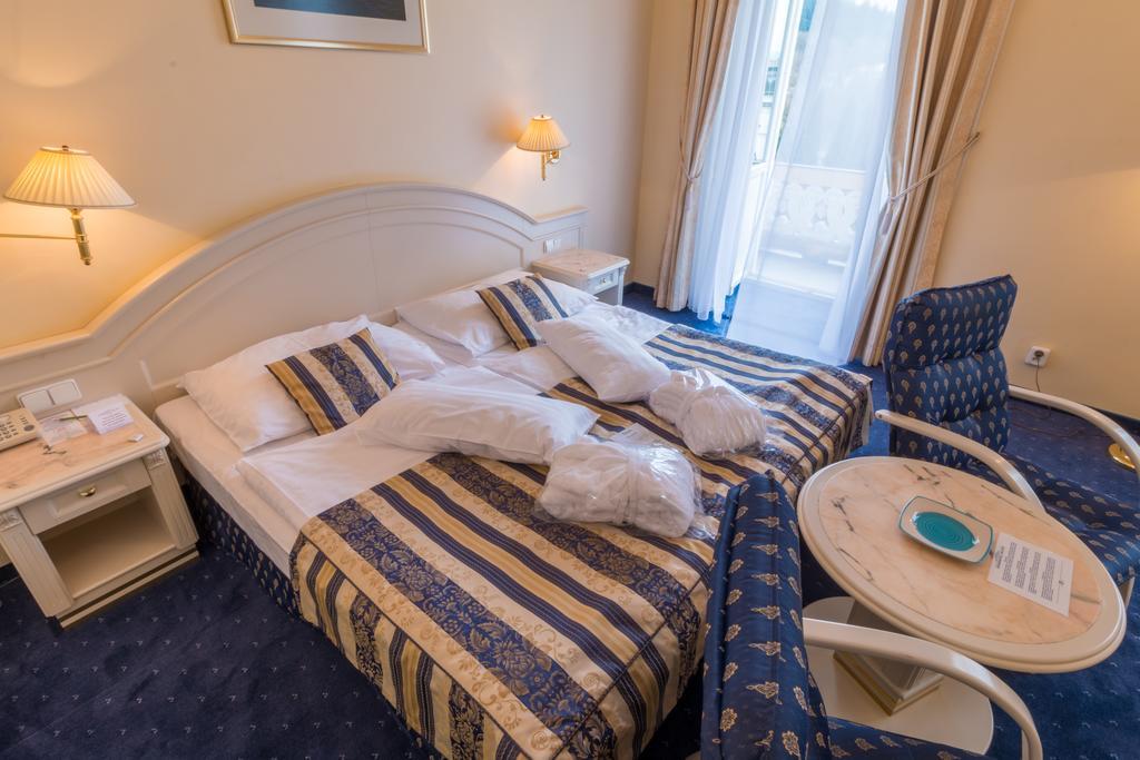 Ensana Hotel Pacifik มาเรียอานซเกลาซนี ภายนอก รูปภาพ